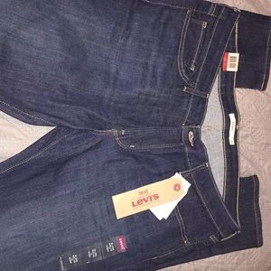 711 Levi Skinny Jeans